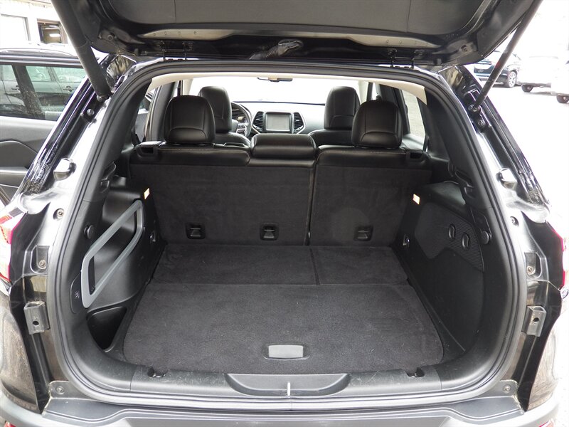 2018 Jeep Cherokee Limited 4X4 - Photo 14 - Mishawaka, IN 46545