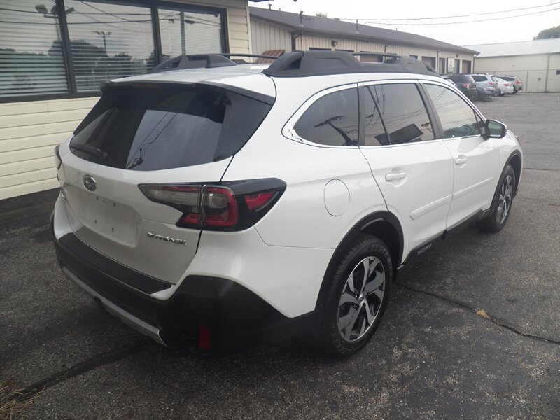 2020 Subaru Outback Limited AWD - Photo 3 - Mishawaka, IN 46545