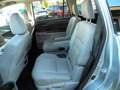 2019 Honda Pilot Touring w/Rear Captain's  AWD - Photo 11 - Mishawaka, IN 46545