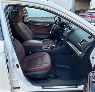 2018 Subaru Outback 3.6R Touring  AWD - Photo 5 - Mishawaka, IN 46545