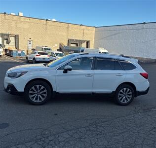 2018 Subaru Outback 3.6R Touring  AWD - Photo 2 - Mishawaka, IN 46545