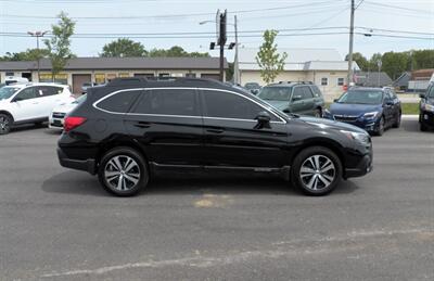 2018 Subaru Outback 2.5i Limited  AWD - Photo 2 - Mishawaka, IN 46545