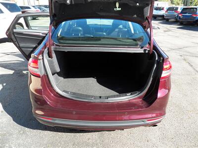 2017 Ford Fusion SE   - Photo 13 - Mishawaka, IN 46545