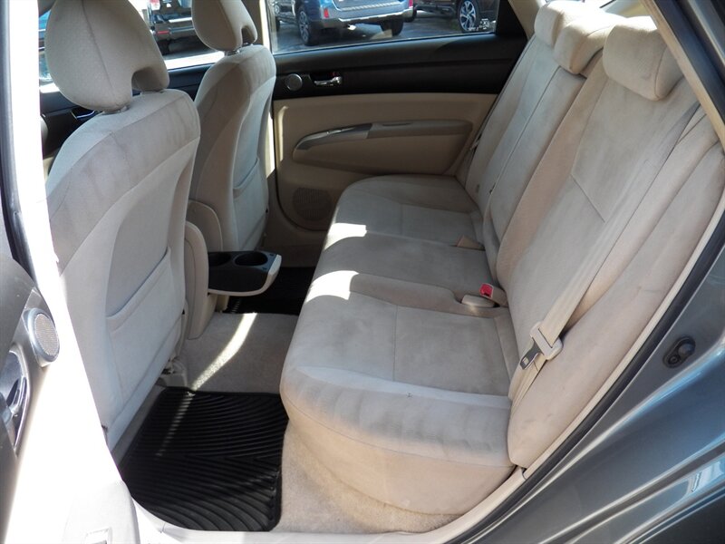 2004 Toyota Prius - Photo 11 - Mishawaka, IN 46545