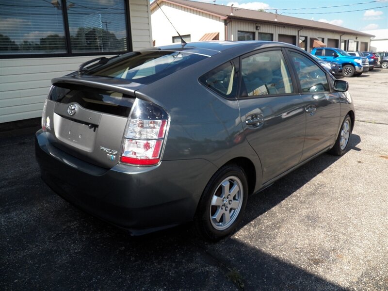 2004 Toyota Prius - Photo 4 - Mishawaka, IN 46545