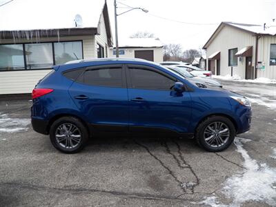2015 Hyundai TUCSON SE   - Photo 2 - Mishawaka, IN 46545