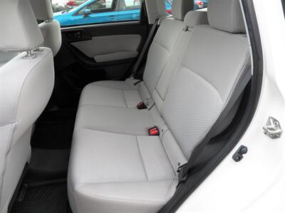 2016 Subaru Forester 2.5i Premium  AWD - Photo 12 - Mishawaka, IN 46545