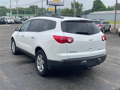 2009 Chevrolet Traverse LT  AWD - Photo 4 - Mishawaka, IN 46545