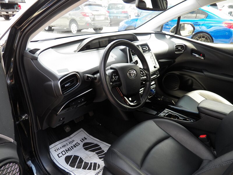 2020 Toyota Prius XLE AWD-e - Photo 7 - Mishawaka, IN 46545