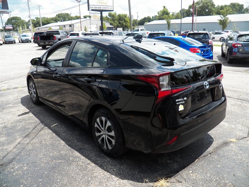 2020 Toyota Prius XLE AWD-e - Photo 3 - Mishawaka, IN 46545