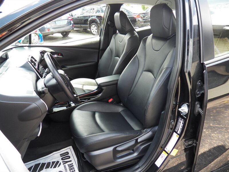 2020 Toyota Prius XLE AWD-e - Photo 6 - Mishawaka, IN 46545