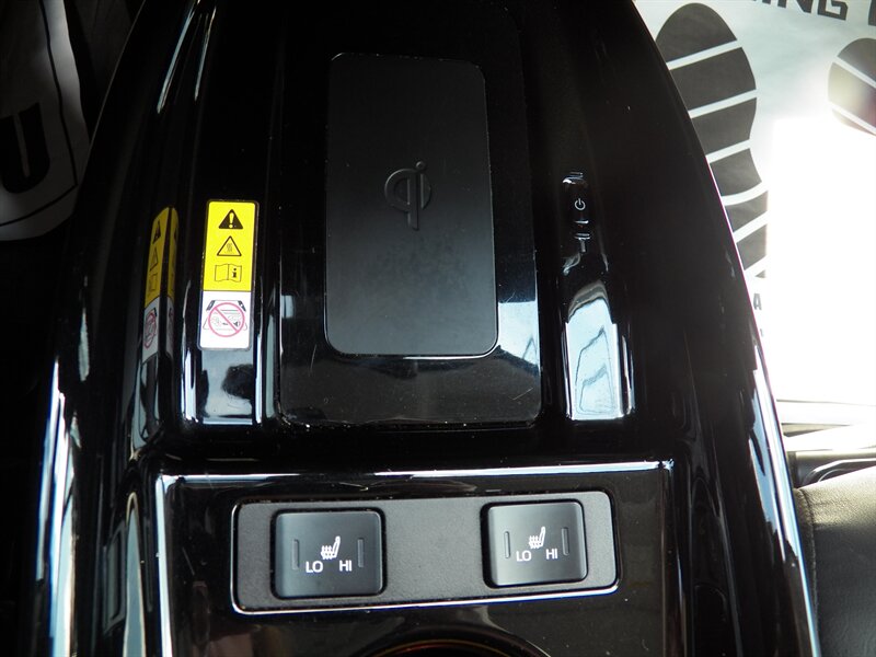 2020 Toyota Prius XLE AWD-e - Photo 15 - Mishawaka, IN 46545