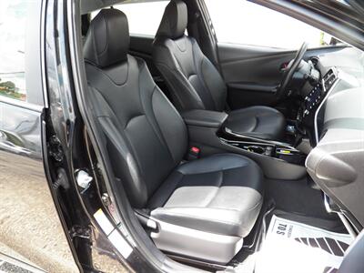 2020 Toyota Prius XLE AWD-e - Photo 11 - Mishawaka, IN 46545