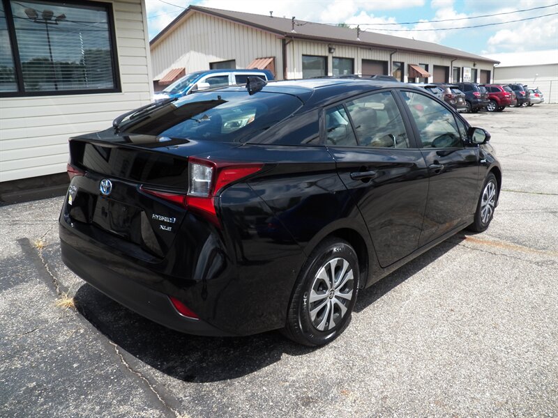 2020 Toyota Prius XLE AWD-e - Photo 4 - Mishawaka, IN 46545
