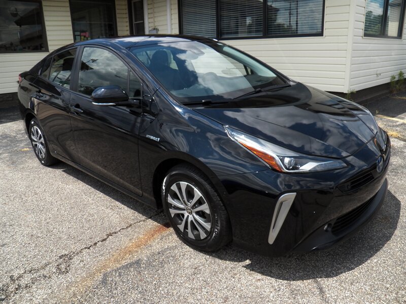 2020 Toyota Prius XLE AWD-e   - Photo 1 - Mishawaka, IN 46545