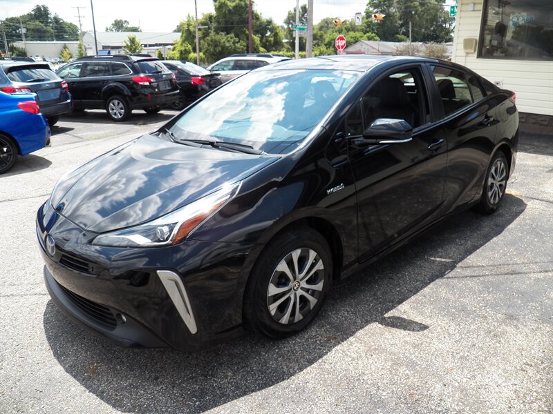 2020 Toyota Prius XLE AWD-e - Photo 2 - Mishawaka, IN 46545