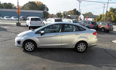 2013 Ford Fiesta SE   - Photo 4 - Mishawaka, IN 46545