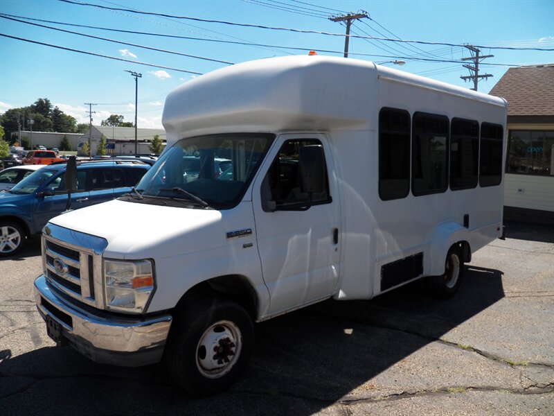2011 Ford E-350 SD Passenger Bus - Photo 4 - Mishawaka, IN 46545