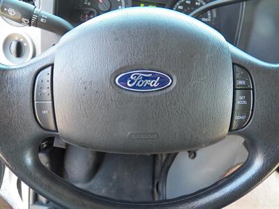 2011 Ford E-350 SD Passenger Bus - Photo 10 - Mishawaka, IN 46545