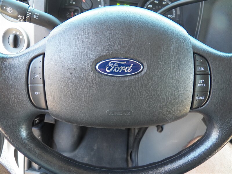 2011 Ford E-350 SD Passenger Bus - Photo 10 - Mishawaka, IN 46545
