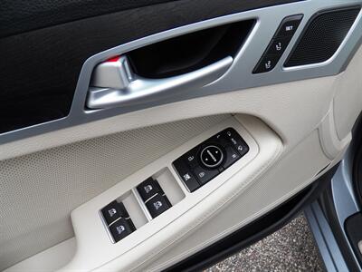 2015 Hyundai Genesis 3.8L - Photo 17 - Mishawaka, IN 46545