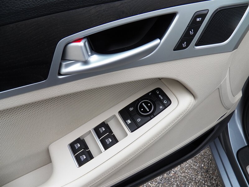 2015 Hyundai Genesis 3.8L - Photo 17 - Mishawaka, IN 46545