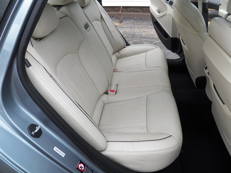 2015 Hyundai Genesis 3.8L - Photo 12 - Mishawaka, IN 46545