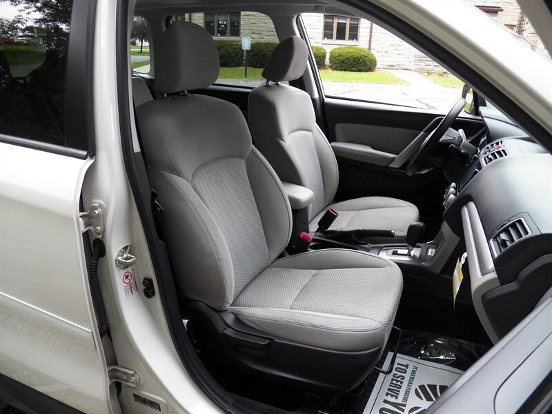 2018 Subaru Forester 2.5i Premium AWD - Photo 12 - Mishawaka, IN 46545