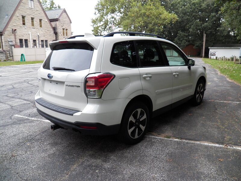 2018 Subaru Forester 2.5i Premium AWD - Photo 4 - Mishawaka, IN 46545