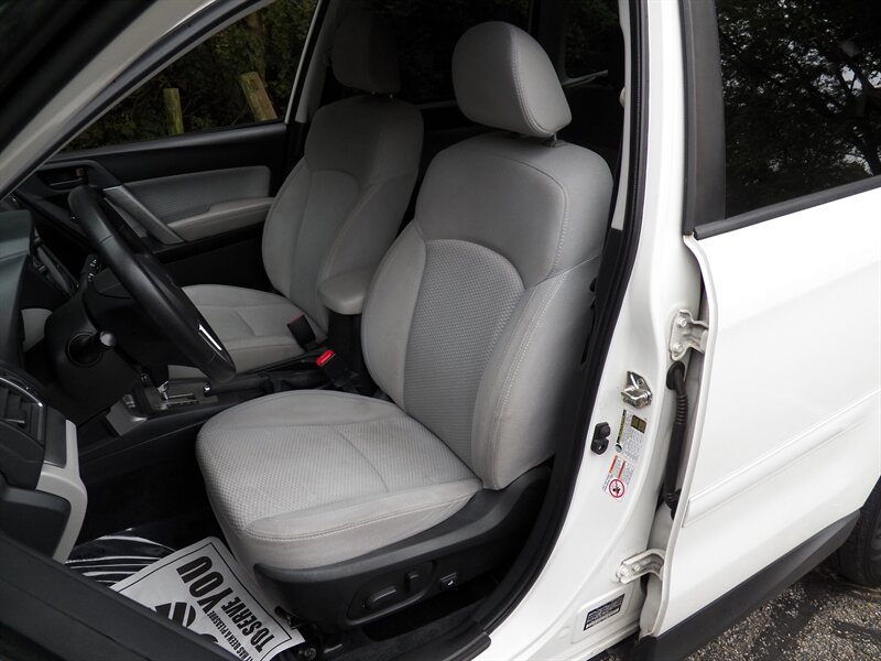 2018 Subaru Forester 2.5i Premium AWD - Photo 7 - Mishawaka, IN 46545
