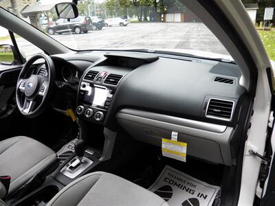2018 Subaru Forester 2.5i Premium AWD - Photo 13 - Mishawaka, IN 46545