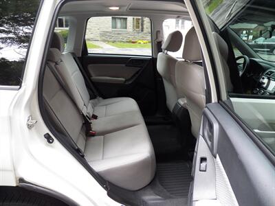 2018 Subaru Forester 2.5i Premium AWD - Photo 11 - Mishawaka, IN 46545
