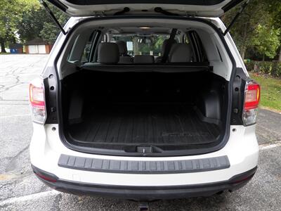 2018 Subaru Forester 2.5i Premium AWD - Photo 10 - Mishawaka, IN 46545