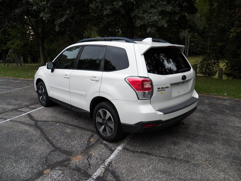 2018 Subaru Forester 2.5i Premium AWD - Photo 3 - Mishawaka, IN 46545