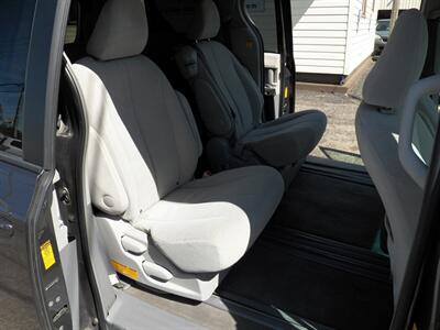 2013 Toyota Sienna LE 8-Passenger   - Photo 16 - Mishawaka, IN 46545