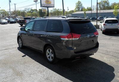 2013 Toyota Sienna LE 8-Passenger   - Photo 5 - Mishawaka, IN 46545