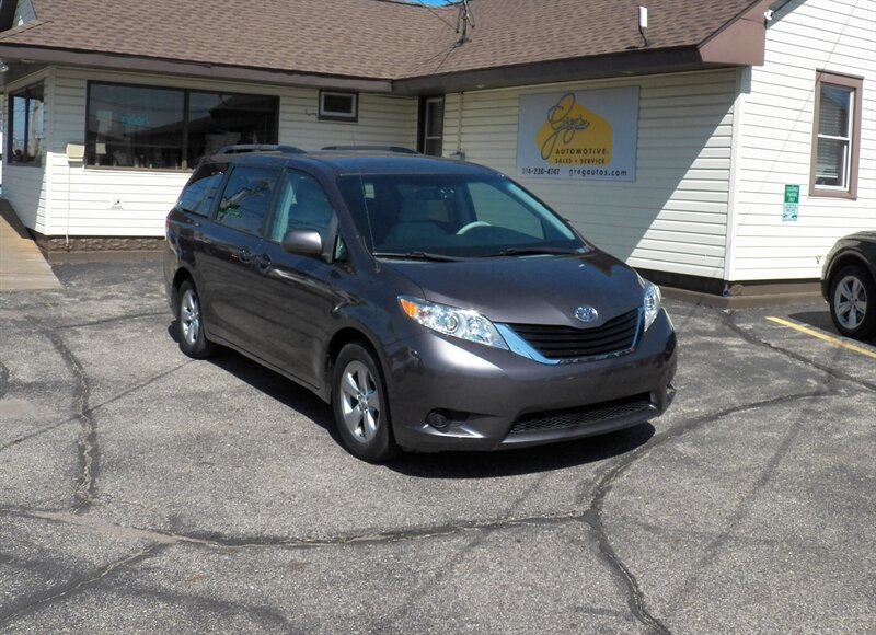 2013 Toyota Sienna LE 8-Passenger - Photo 1 - Mishawaka, IN 46545