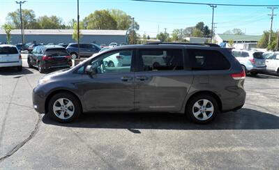 2013 Toyota Sienna LE 8-Passenger   - Photo 6 - Mishawaka, IN 46545