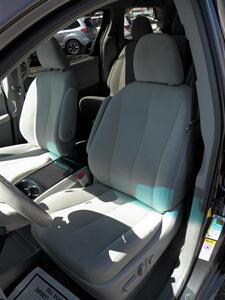 2013 Toyota Sienna LE 8-Passenger   - Photo 10 - Mishawaka, IN 46545