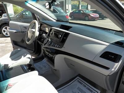 2013 Toyota Sienna LE 8-Passenger   - Photo 18 - Mishawaka, IN 46545