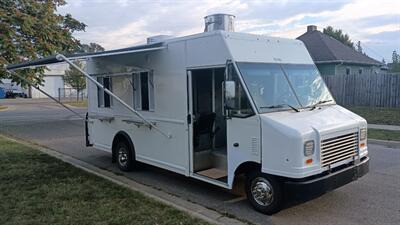 2016 Ford E-450 Super Duty Step Van  Food Truck - Photo 2 - Mishawaka, IN 46545