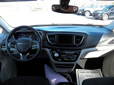2019 Chrysler Pacifica Touring Plus   - Photo 21 - Mishawaka, IN 46545