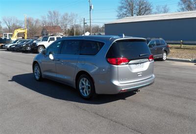 2019 Chrysler Pacifica Touring Plus   - Photo 5 - Mishawaka, IN 46545