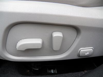 2016 Subaru Forester 2.5i Limited AWD - Photo 11 - Mishawaka, IN 46545