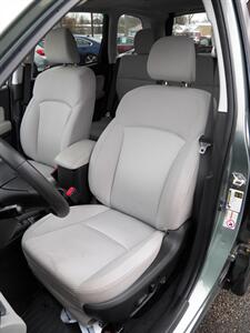 2017 Subaru Forester 2.5i Premium  AWD - Photo 12 - Mishawaka, IN 46545
