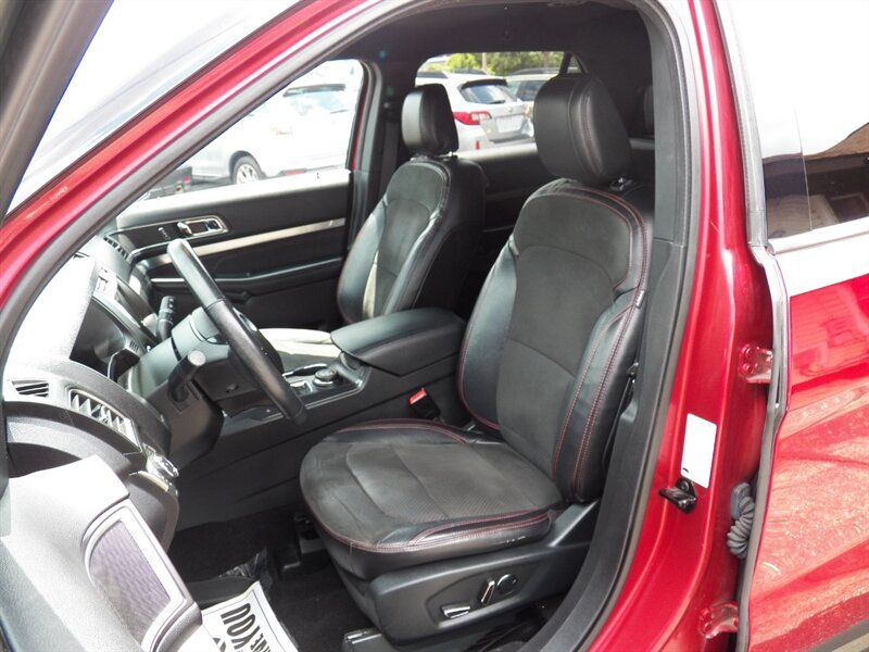 2018 Ford Explorer XLT AWD - Photo 6 - Mishawaka, IN 46545
