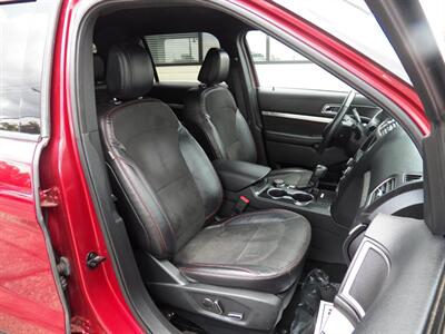 2018 Ford Explorer XLT AWD - Photo 11 - Mishawaka, IN 46545