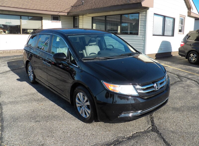 2017 Honda Odyssey SE - Photo 1 - Mishawaka, IN 46545
