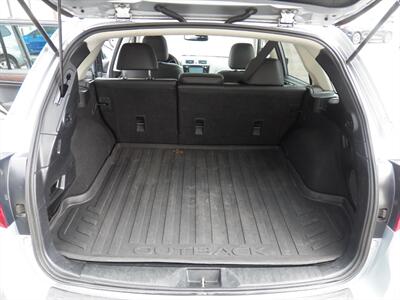 2015 Subaru Outback 2.5i Limited AWD - Photo 11 - Mishawaka, IN 46545
