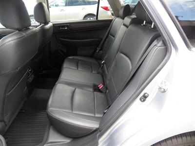 2015 Subaru Outback 2.5i Limited AWD - Photo 10 - Mishawaka, IN 46545